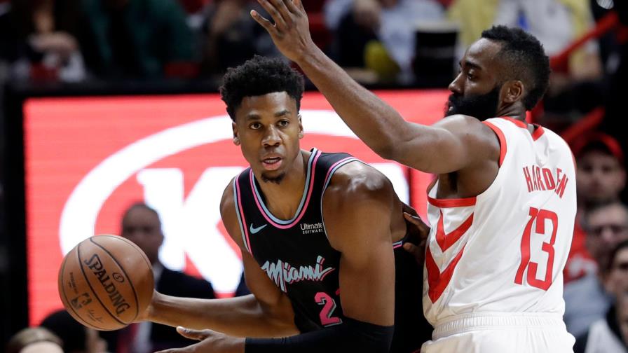 Rockets pierden a Paul y caen 101-99 ante el Heat