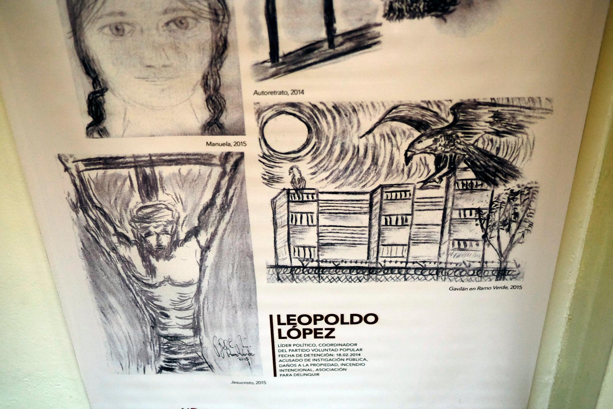 Dibujos hechos por el líder opositor Leopoldo López son desplegados en la planta baja de un pequeño y antiguo edificio en Caracas que se ha convertido en el primer museo de derechos humanos en Venezuela.