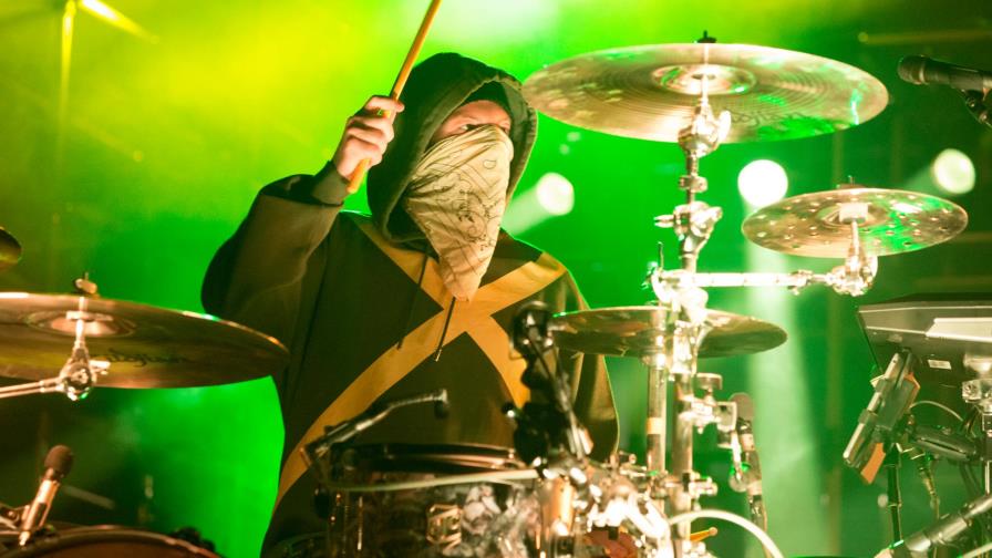 Debby Ryan y baterista de Twenty One Pilots se comprometen