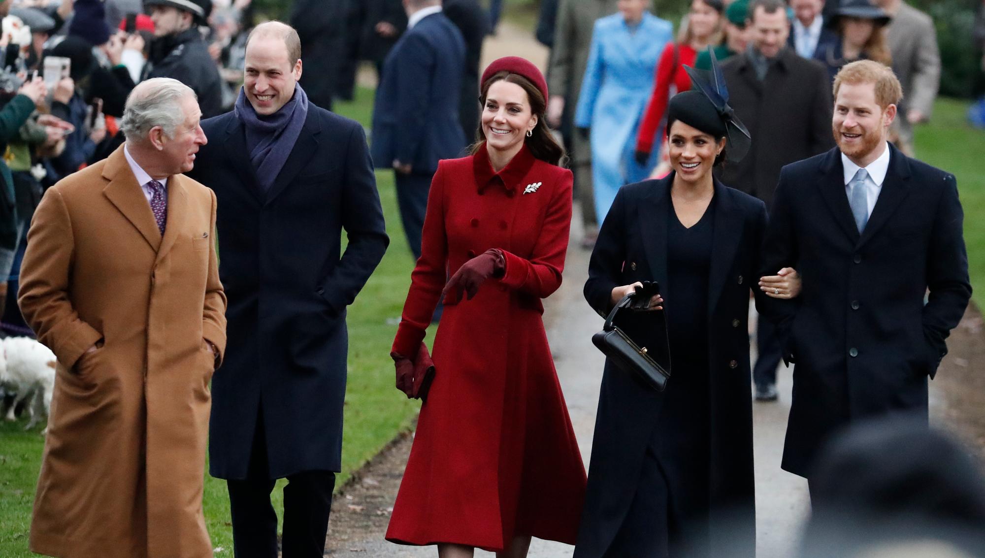 La familia real de Gran Bretaña llega para asistir al servicio de Navidad en la iglesia de Santa María Magdalena en Sandringham en Norfolk, Inglaterra.