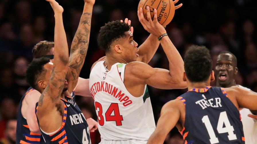 Giannis debuta en partidos navideños; Bucks vencen a Knicks Giannis debuta en partidos navideños; Bucks vencen a Knicks