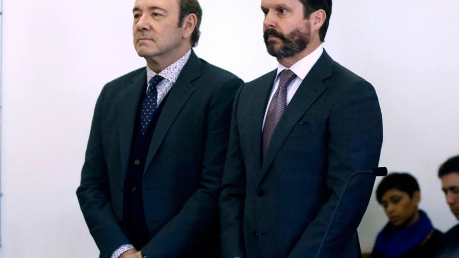 Spacey llega a la corte acusado de manosear a un adolescente Spacey llega a la corte acusado de manosear a un adolescente