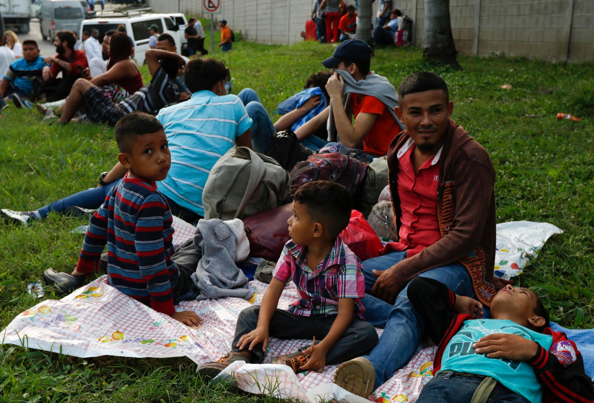 Más de 500 hondureños inician nueva caravana para llegar a EE.UU.