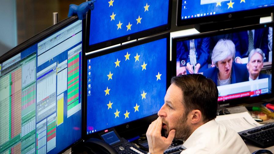 Gobierno británico sobrevive a moción de censura