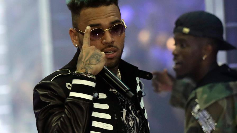 Acusadora de Chris Brown bajo “presión psicológica”