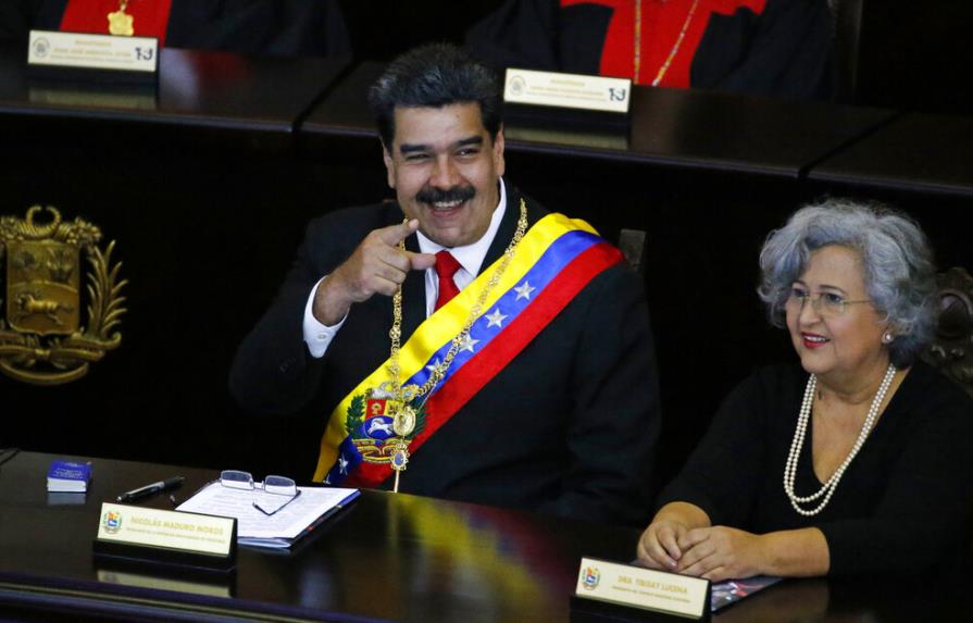 Maduro dice que está comprometido con el diálogo pero Guaidó es un agente gringo