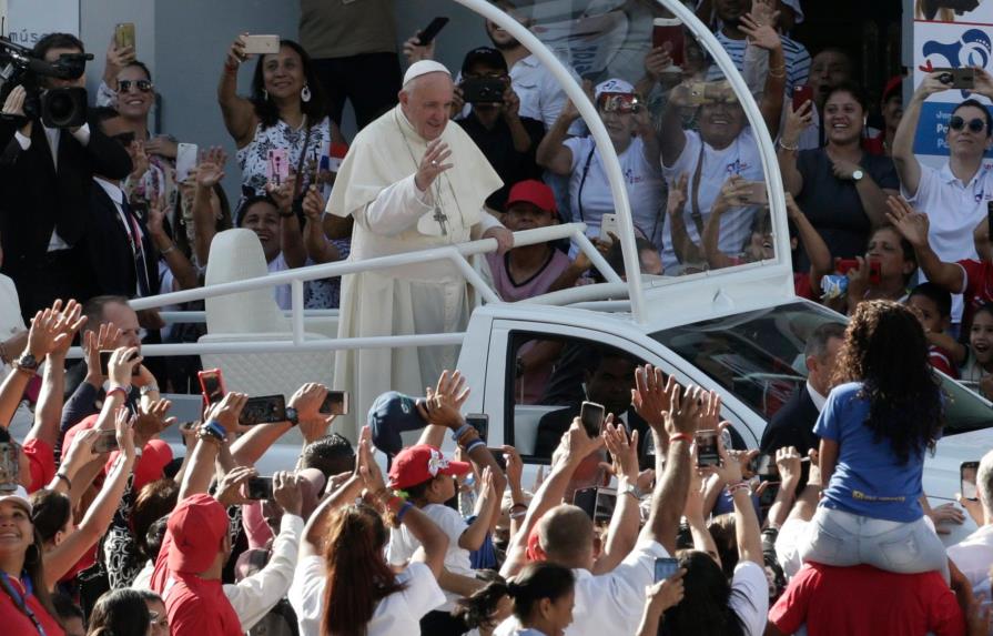 Papa dice que Iglesia está “herida por su pecado” en medio de escándalos sexuales