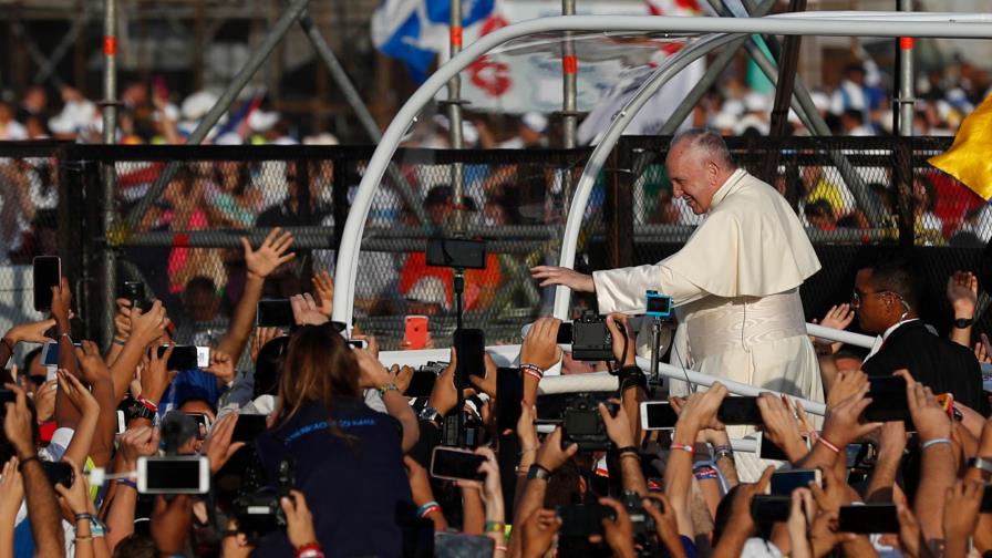 El papa agradece a jóvenes voluntarios El papa agradece a jóvenes voluntarios