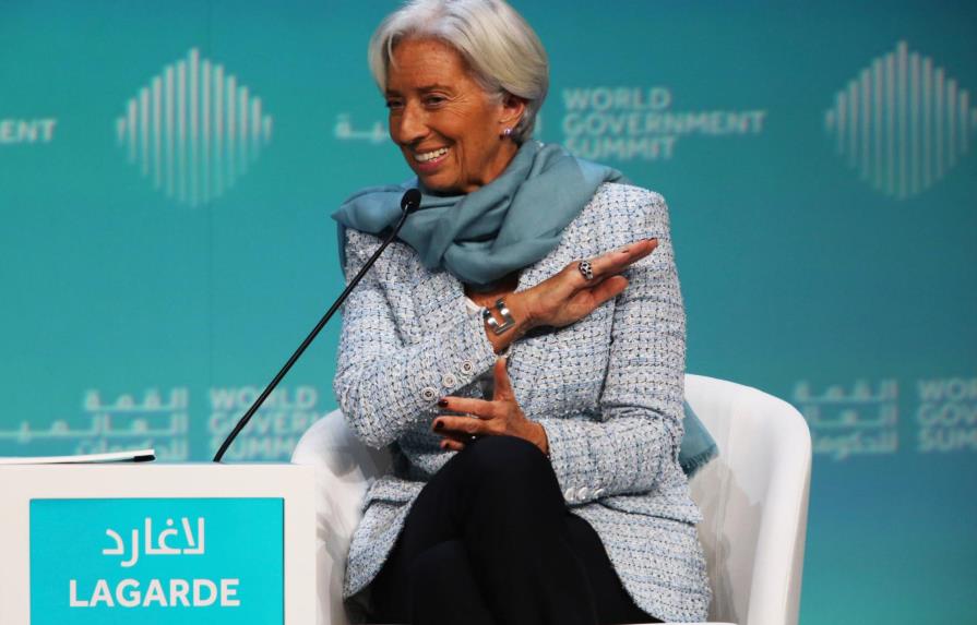 Lagarde advierte del lento crecimiento y llama a gobiernos contra corrupción