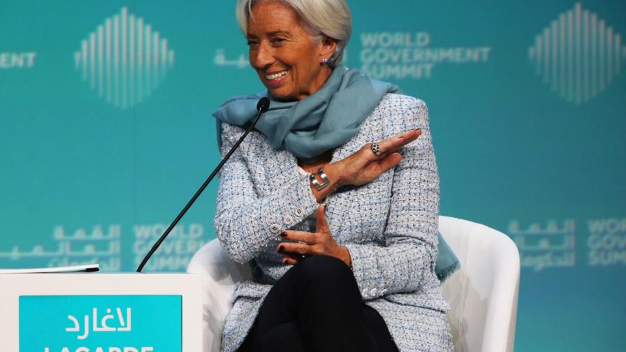 Lagarde advierte del lento crecimiento y llama a gobiernos contra corrupción