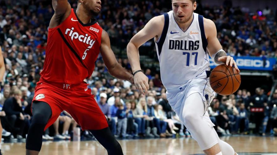 Doncic y los Mavericks remontan para vencer a los Trail Blazers