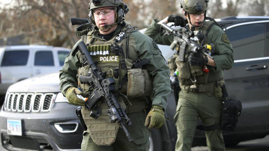 Empleado despedido mata a 5 en complejo industrial