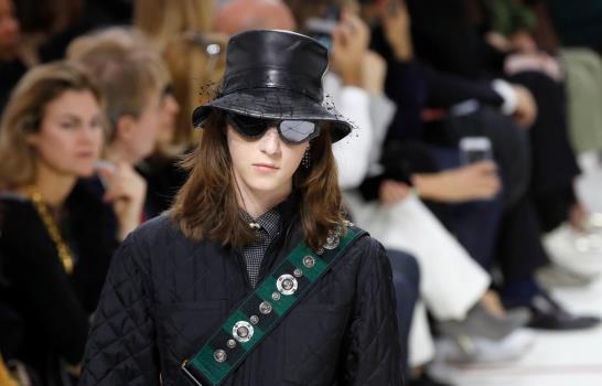 Dior reivindica la solidaridad femenina en París
