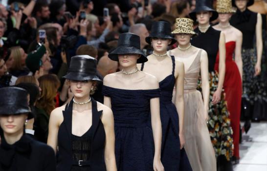 Dior reivindica la solidaridad femenina en París