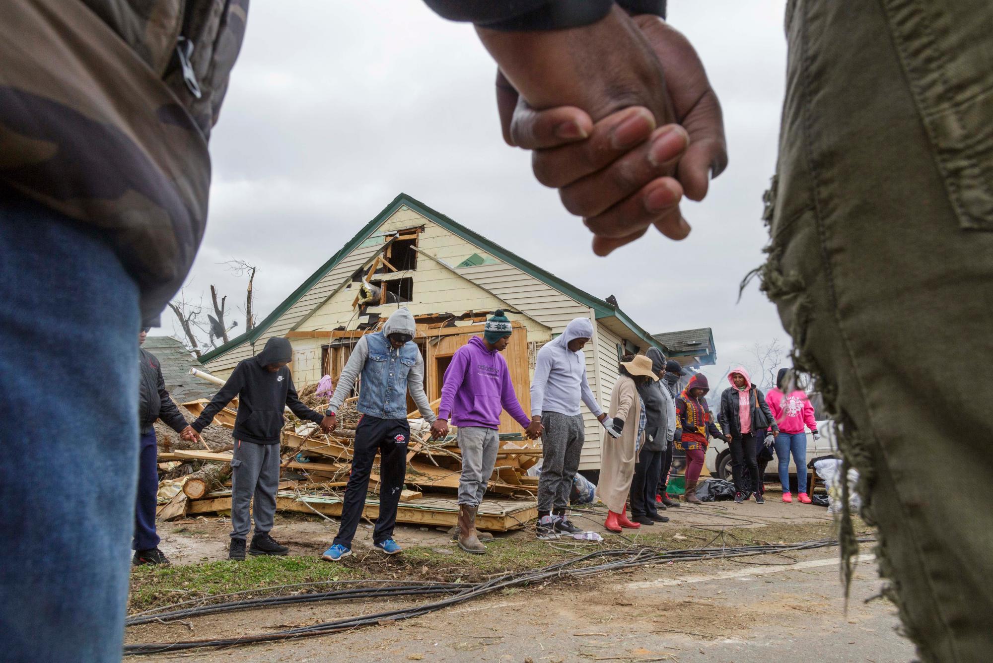Sur de EEUU se aboca a reconstrucción tras paso de tornados