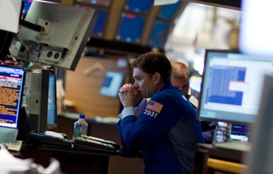Wall Street abre en rojo tras conocerse la fuerte inflación en EEUU