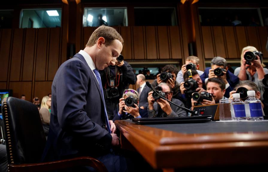 Legislador demócrata pide investigación antimonopolio       para Facebook