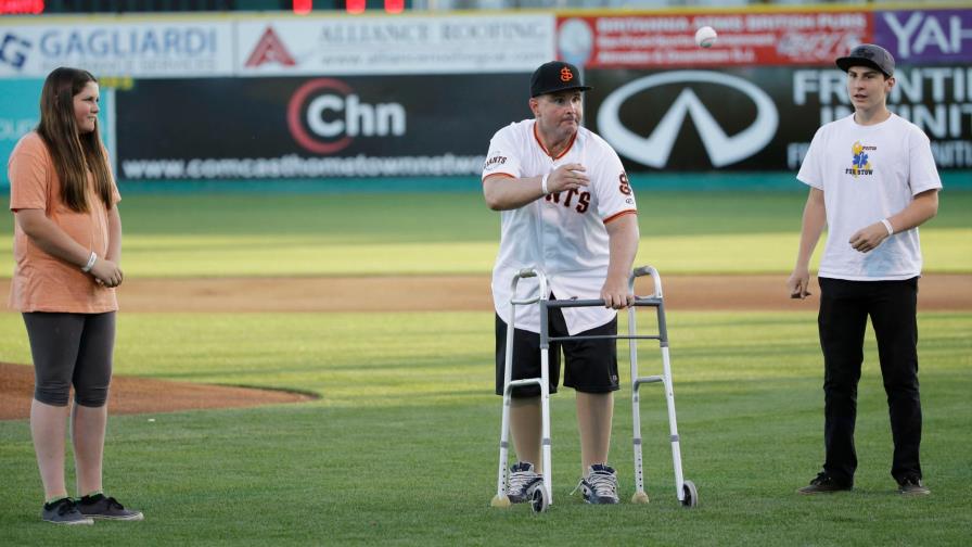Policía busca a agresor tras pelea afuera de Dodger Stadium
