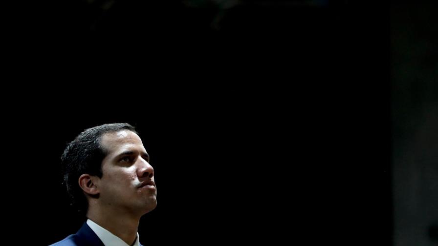 Guaidó, bajo amenaza de arresto, promete intensificar presión contra Maduro