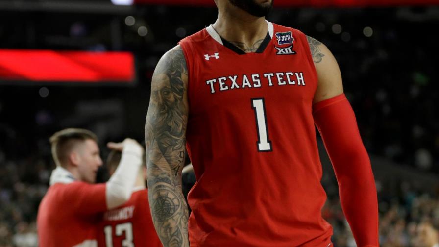 Francis busca emular a otros dominicanos que levantaron trofeo en la NCAA