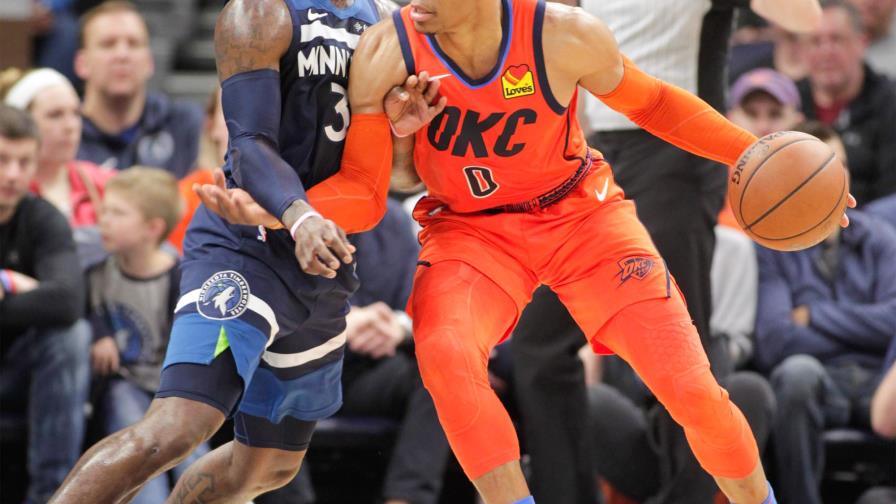 Un triple-doble de Westbrook ecplisa partido de 35 puntos de Karl-Anthony Towns