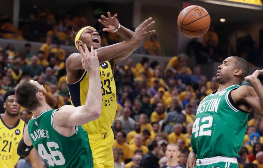 Al Horford, con 15 puntos y 8 rebotes, ayuda a Celtics a poner a Pacers contra la pared