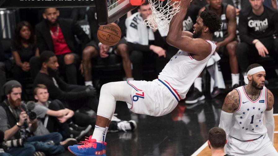 Embiid vuelve y 76ers pone contra las cuerdas a los Nets
