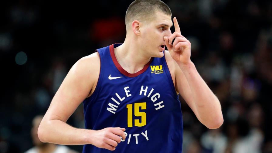 Nuggets doblegan a Spurs y empatan serie 2-2