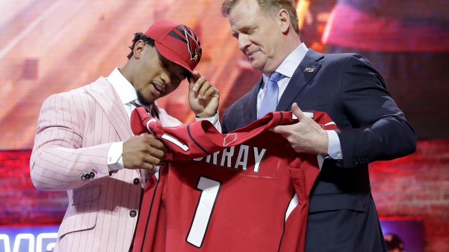 Kyler Murray aseguró más de US$30 millones al renunciar a la MLB y ser primero del draft de NFL