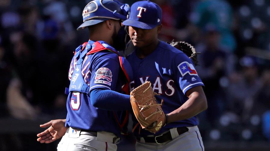 Danny Santana bateó tres imparables y anotó tres en victoria de los Rangers