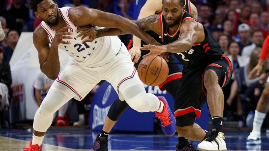 Butler y Embiid arrollan a Raptors y 76ers se adelantan en semis del Este
