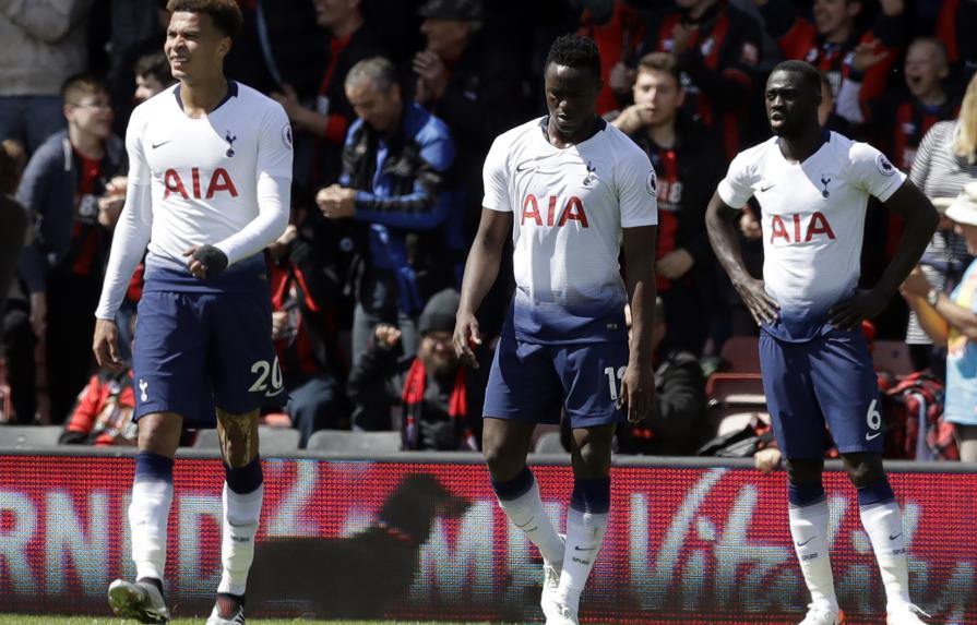 El Tottenham cede con nueve ante el Bournemouth y se complica la ‘Champions’
