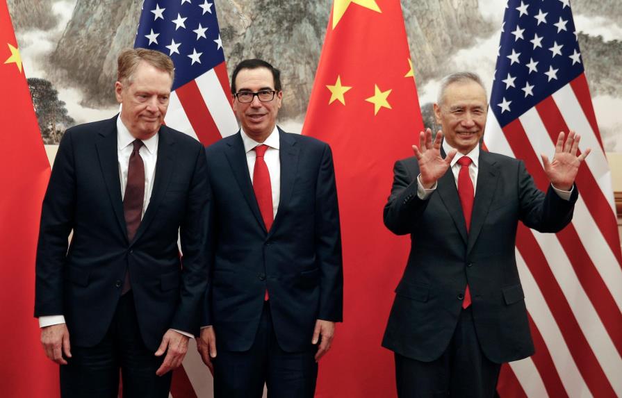 China y EEUU negocian de nuevo a pesar de amenaza de aranceles
