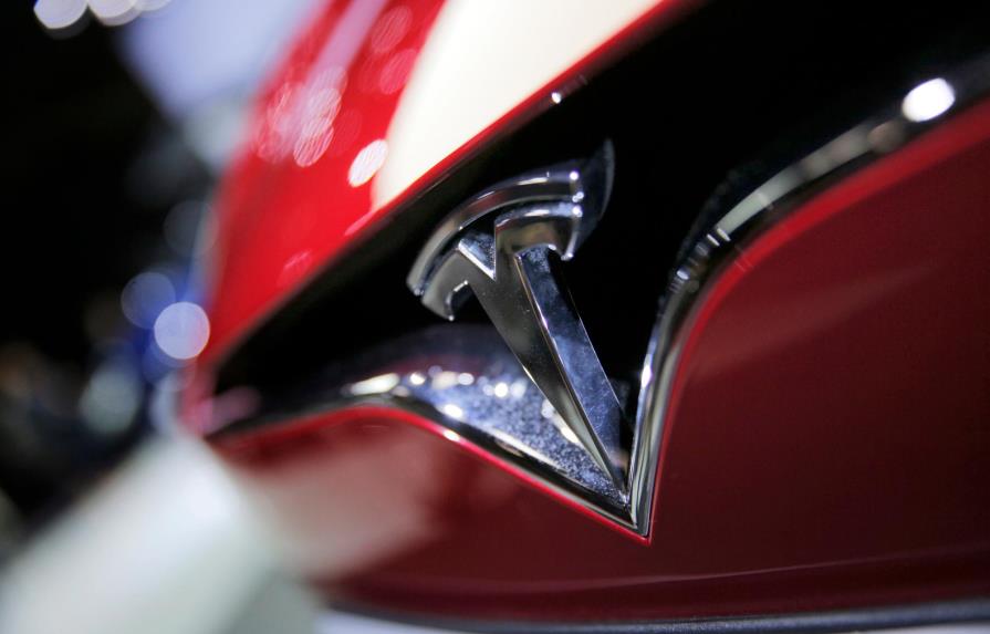 Tesla reduce precio en dos de sus modelos más caros en EEUU