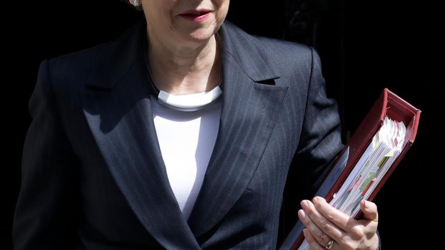 Theresa May parece retirará ley de salida de la Unión Europea