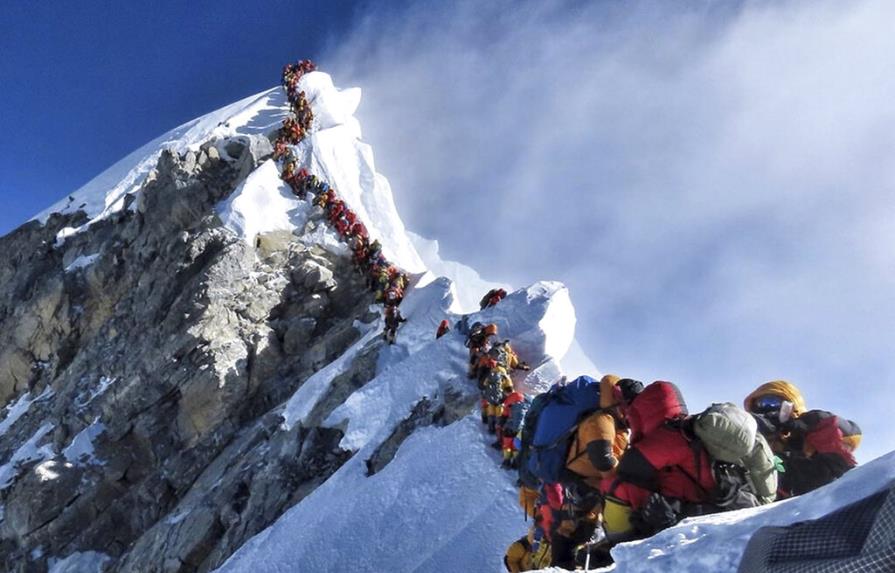 Nepal conmemora 66 años del primer ascenso al Everest