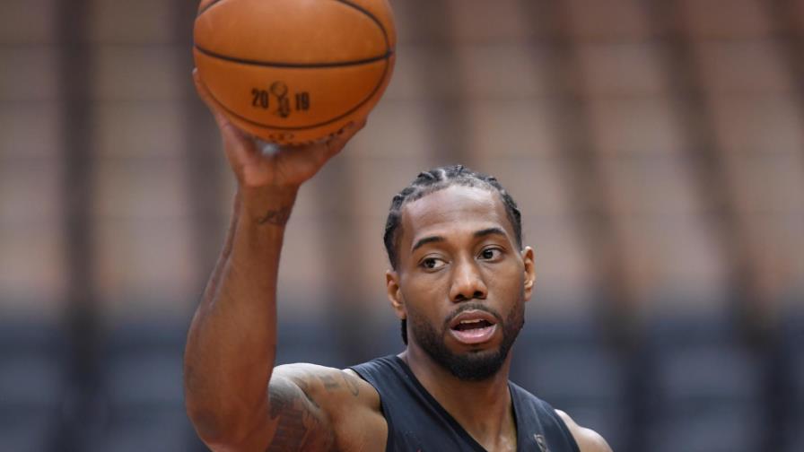 Kawhi Leonard demanda a Nike por derechos de su logotipo