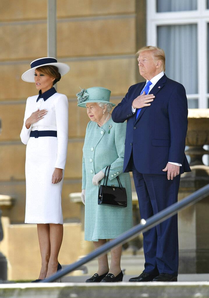 Donald Trump se reúne con la reina Isabel II en Gran Bretaña