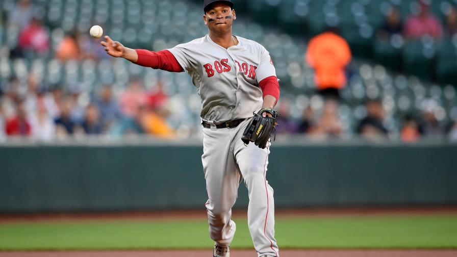 Devers pega tres hits y Boston, con seis jonrones, pasa sobre los Orioles
