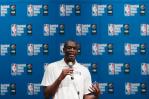 Dikembe Mutombo da voz a campaña contra brote de ébola 