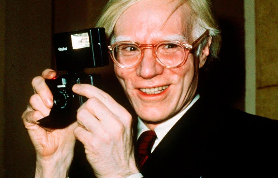 Andy Warhol no violó derechos de fotógrafa de Prince