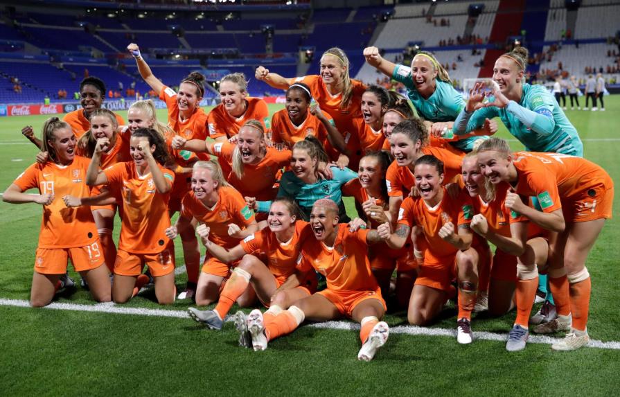 El favorito EEUU y Holanda se disputan el trono del fútbol femenino