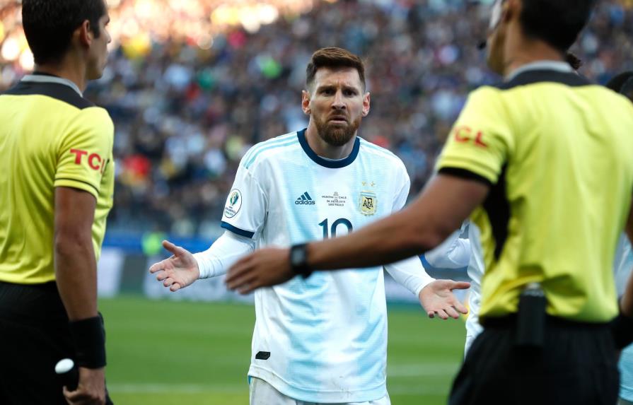 Messi se retracta ante Conmebol para evitar dura sanción