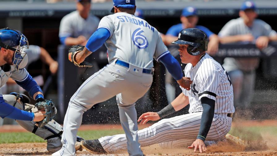 Tanaka y Urshela llevan a Yanquis a victoria sobre Toronto