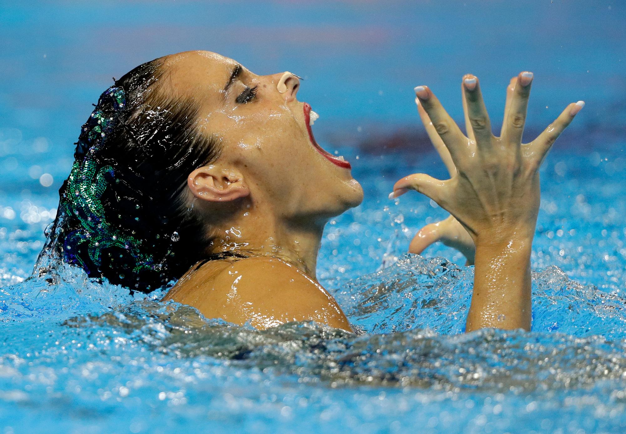 La española Ona Carbonell realiza su rutina en la previa artística de la natación en solitario en el Campeonato Mundial de Natación en Gwangju, Corea del Sur, el lunes 15 de julio de 2019. 