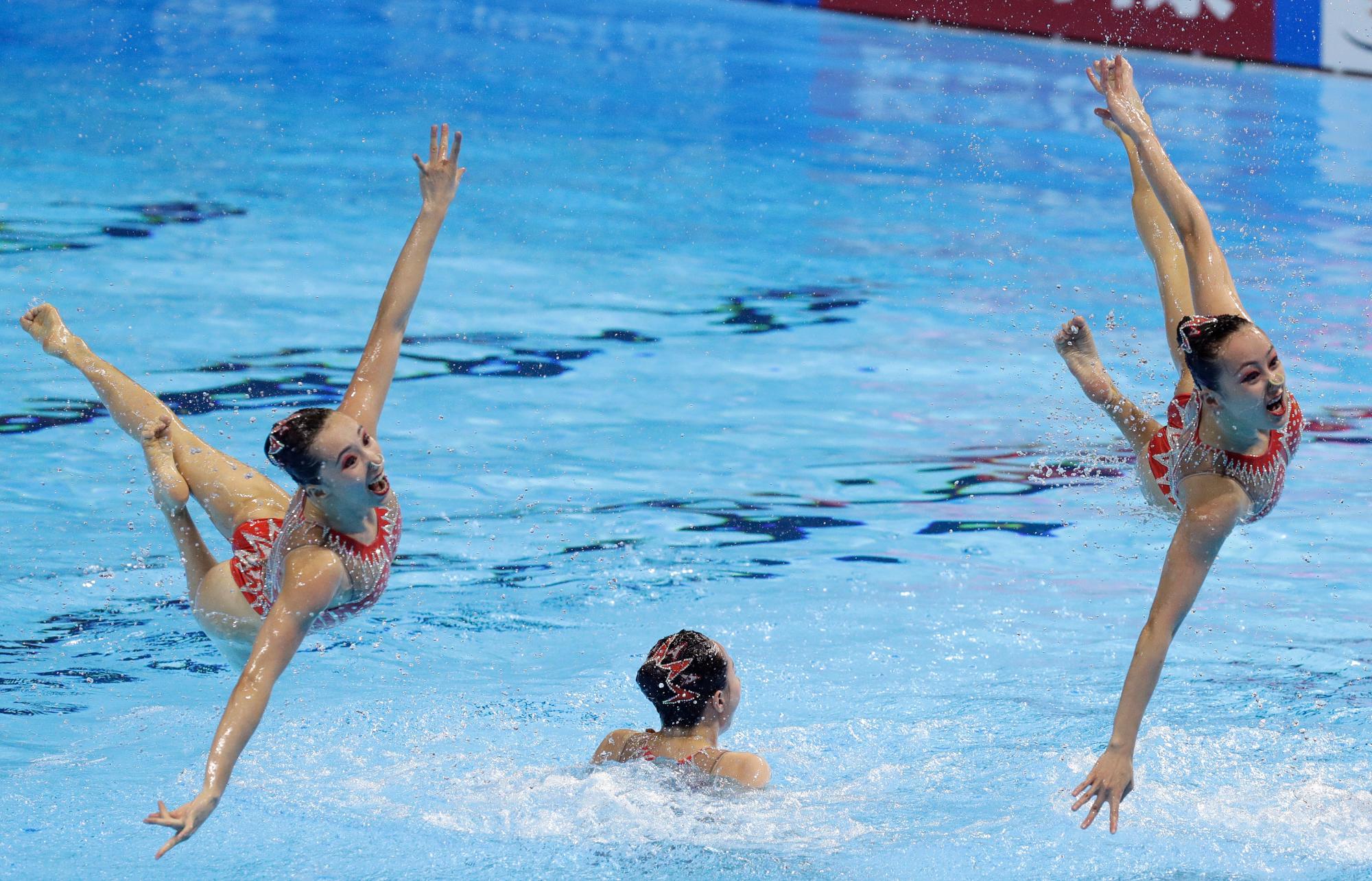 China realiza su rutina en la final técnica del equipo artístico de natación en el Campeonato Mundial de Natación en Gwangju, Corea del Sur, el miércoles 17 de julio de 2019. 