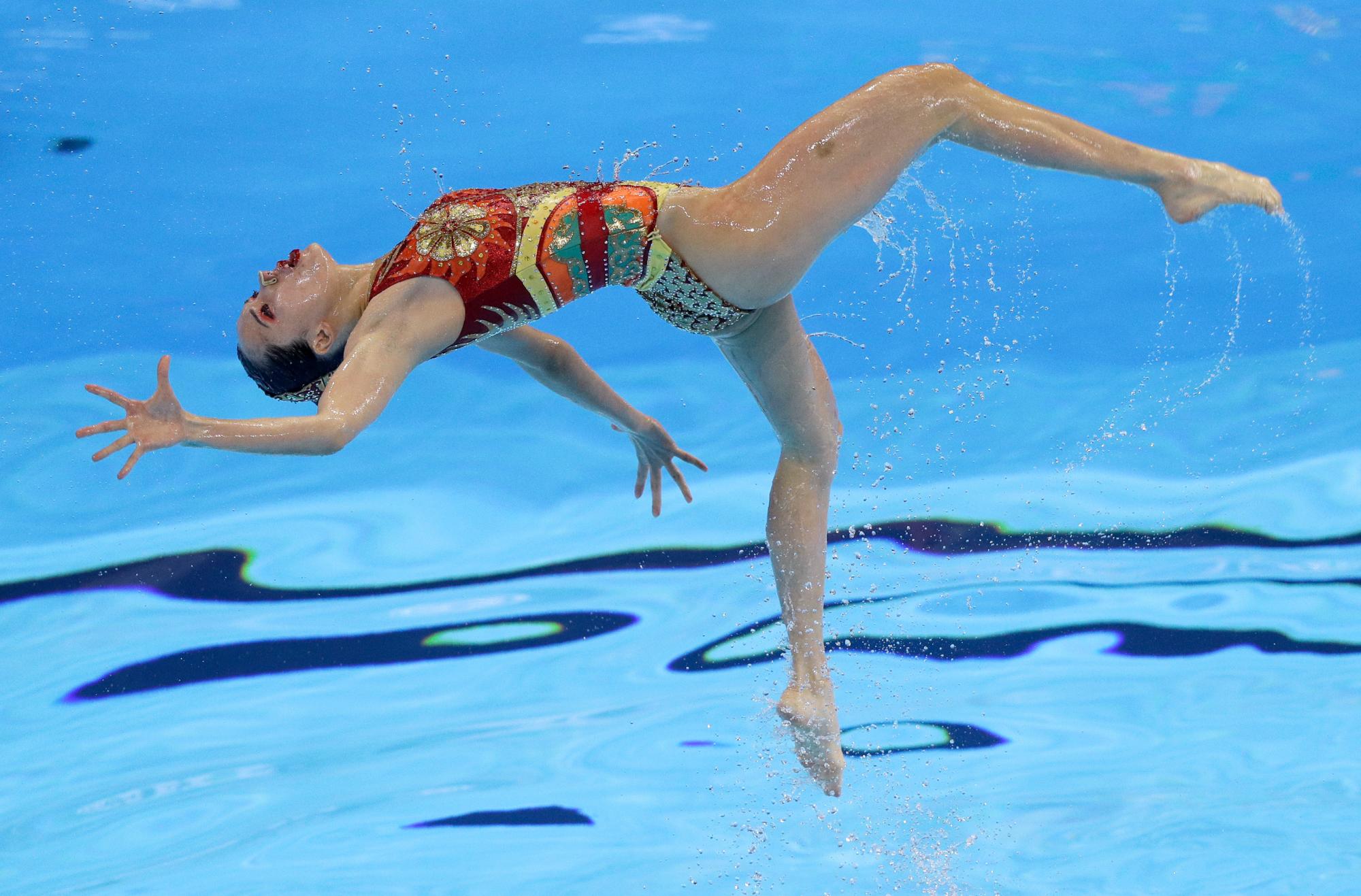 China realiza su rutina en el evento preliminar gratuito del equipo artístico de natación en el Campeonato Mundial de Natación en Gwangju, Corea del Sur, el miércoles 17 de julio de 2019. 