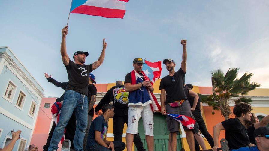 Violencia cede paso a la música en protestas en Puerto Rico