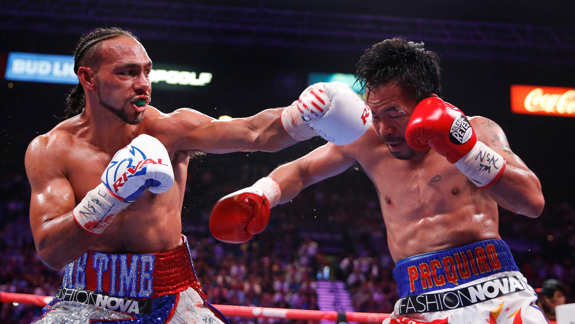 Manny Pacquiao, (derecha) y Keith Thurman