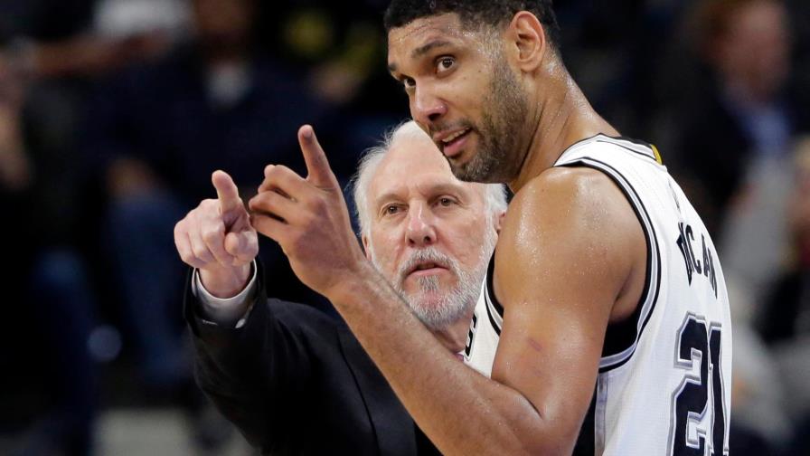 Tim Duncan regresa a Spurs como entrenador asistente Tim Duncan regresa a Spurs como entrenador asistente